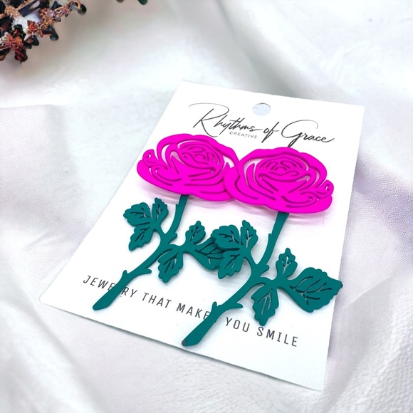 Blossom Into Boldness: Hot Pink Flower Earrings! NWT Jewelry - Picture 4 of 5